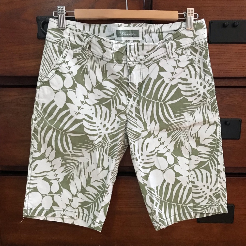 2/$15 Women's Size 5 Green and White Tropical Style Bermuda Shorts